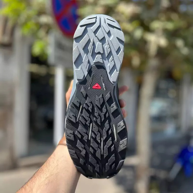 کفش روزمره سالامون مدل OUT pulse GTX ضدآب مشکی فیلی
