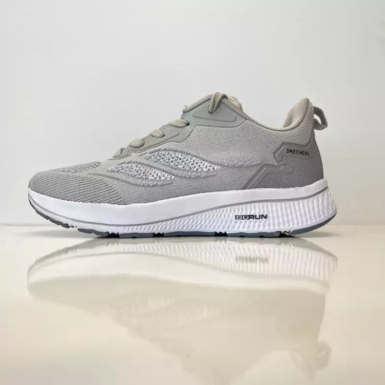 کفش پیاده روی مردانه اسکچرز مدل Go walk با زیره پنبه طوسی